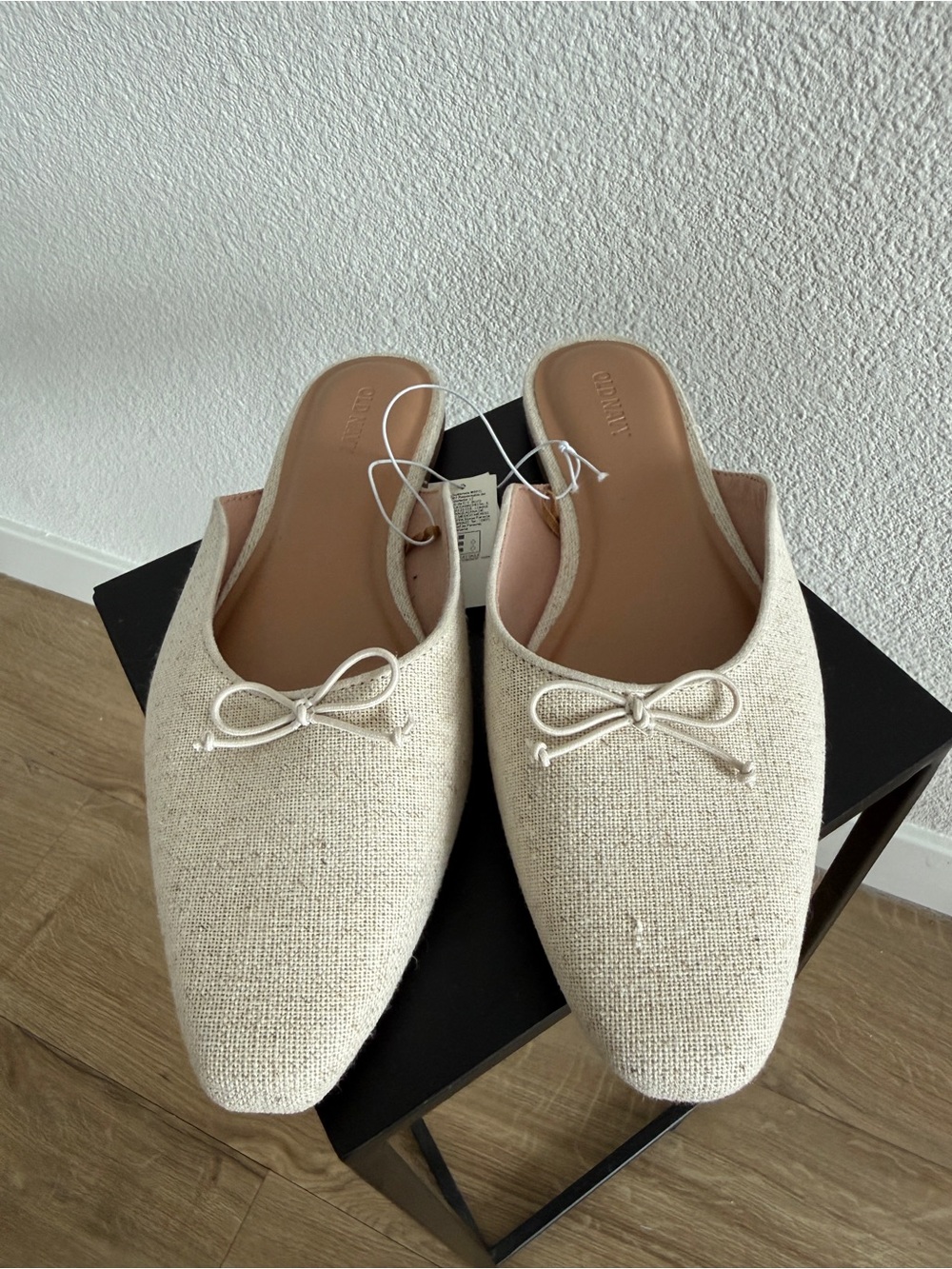 Old Navy Cream Linen Bow Slip-On Flats